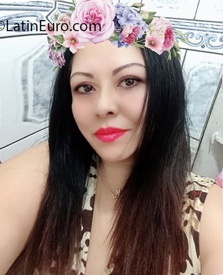 Date this attractive Brazil girl Shirley from Sao Paulo BR11069