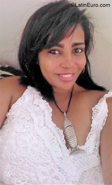 Date this foxy Brazil girl Luciana from Salvador BR11169
