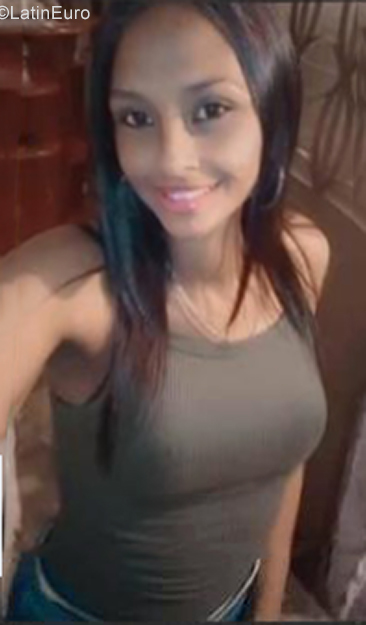 Date this good-looking Venezuela girl Angely from Maracay VE3754