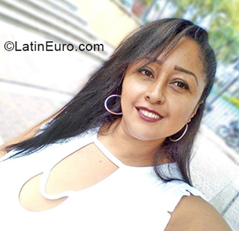 Date this voluptuous Colombia girl Mary from Medellin CO30856