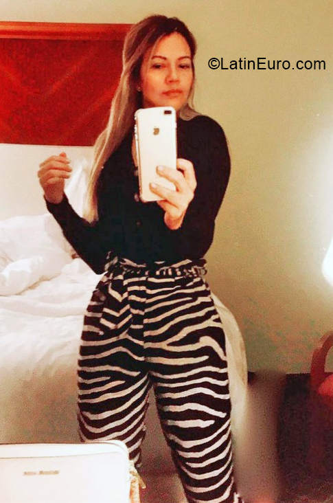 Date this fun Colombia girl Aubrey from Bogota CO30999
