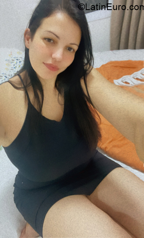 Date this voluptuous Brazil girl Mia from Sao Paulo BR11389