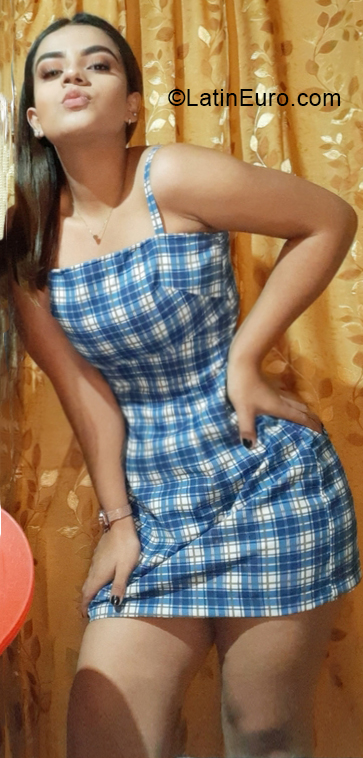 Date this gorgeous Venezuela girl Frankiee from Caracas VE3981