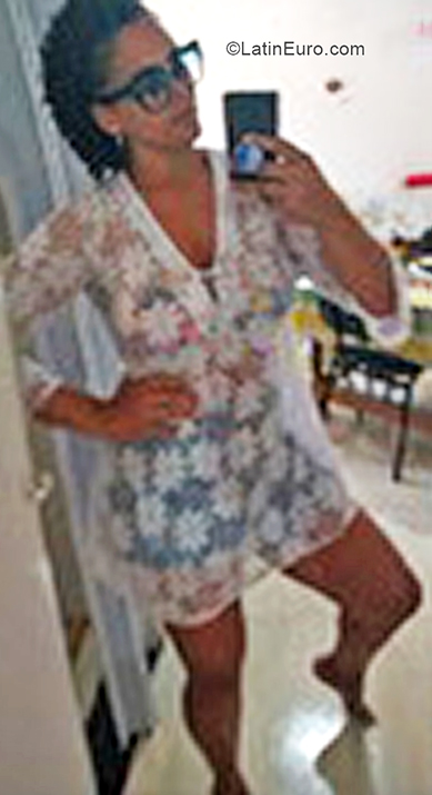 Date this nice looking Brazil girl Patricia from Salvador BR11401