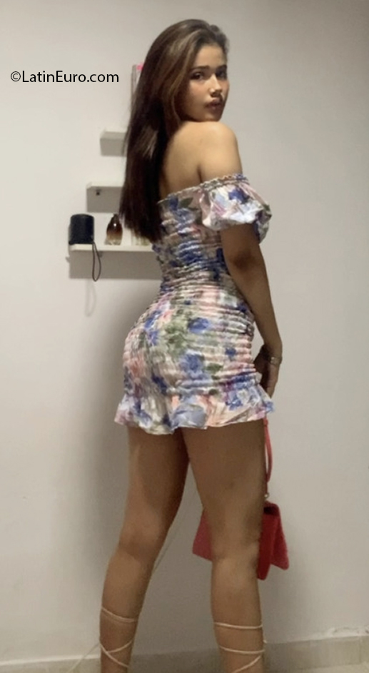 Date this tall Colombia girl Yenni from Sincelejo CO30705