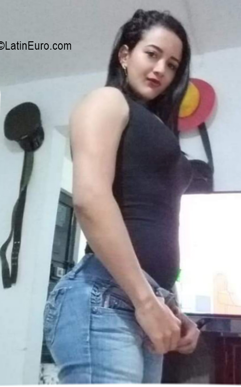 Date this happy Colombia girl Yenis from Bogotá CO30785