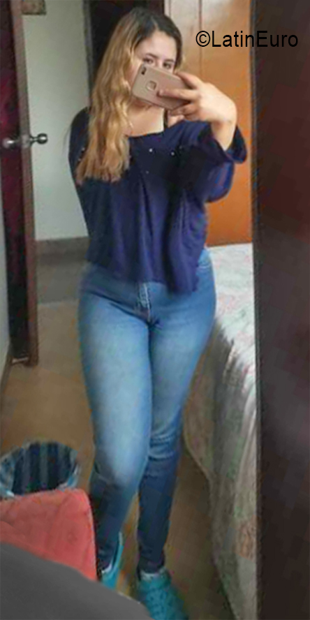Date this hard body Colombia girl Julieth from Bogota CO30795