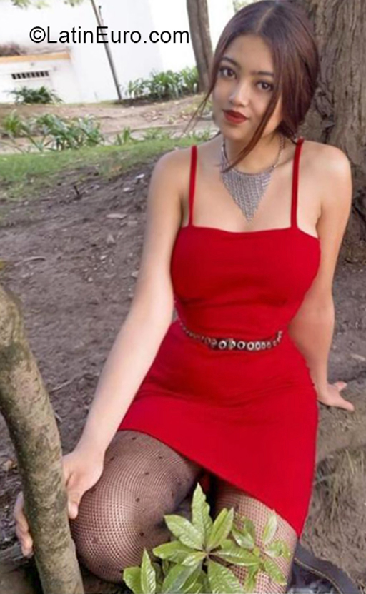 Date this beautiful Colombia girl Valentina from Bogota CO30799