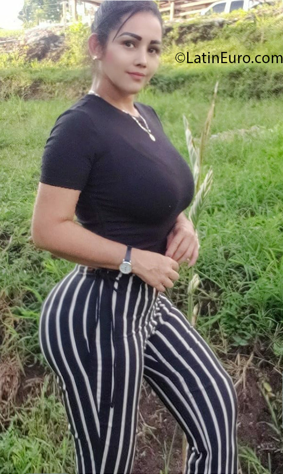 Date this happy Colombia girl Paola from Pereira CO30801