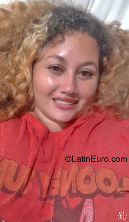 Date this fun Colombia girl Yusneiris from Maicao CO30834