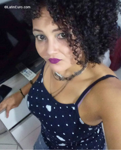 Date this pretty Brazil girl Ana Claudia from Ilheus BR11466