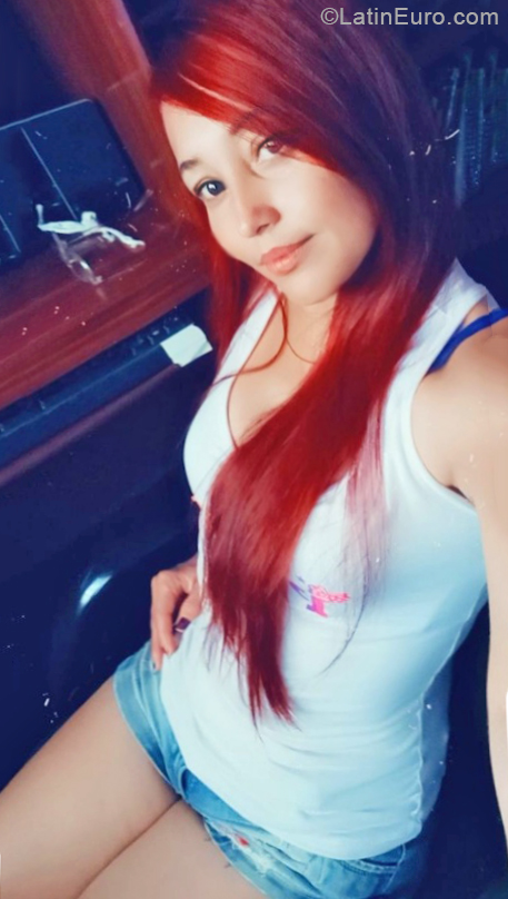 Date this attractive Venezuela girl Francys from Valencia VE4091