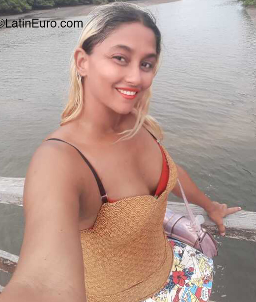 Date this nice looking Brazil girl Ana from Ilha De Itamaraca BR11499