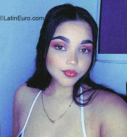 Date this attractive Colombia girl Angelica from Barranquilla CO30980