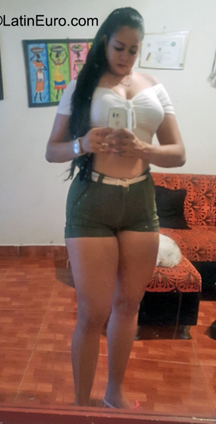 Date this hard body Colombia girl Yuli from Cali CO30991