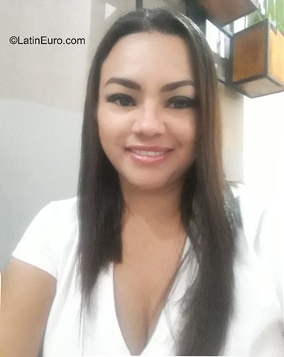 Date this good-looking Costa Rica girl Karla from San Jose CR489