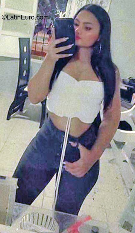 Date this passionate Colombia girl Milagros from Barranquilla CO31037