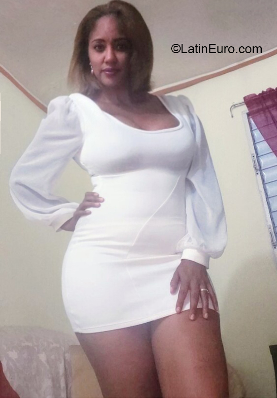 Date this pretty Dominican Republic girl Iris from Higuey DO40846