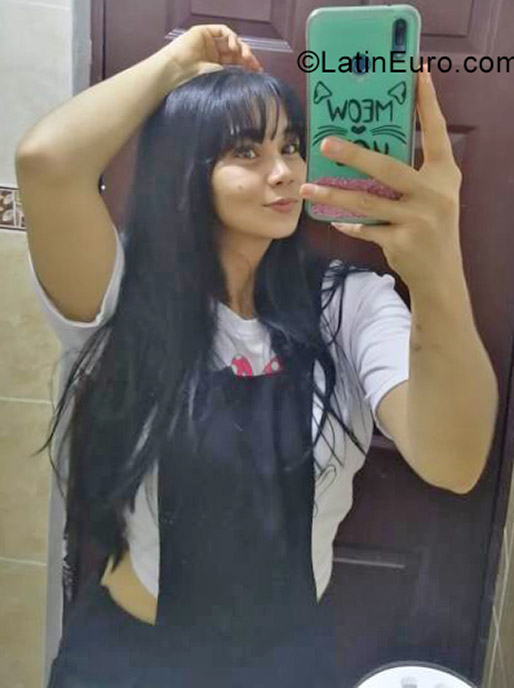 Date this hard body Colombia girl Martina from Cartagena CO31075
