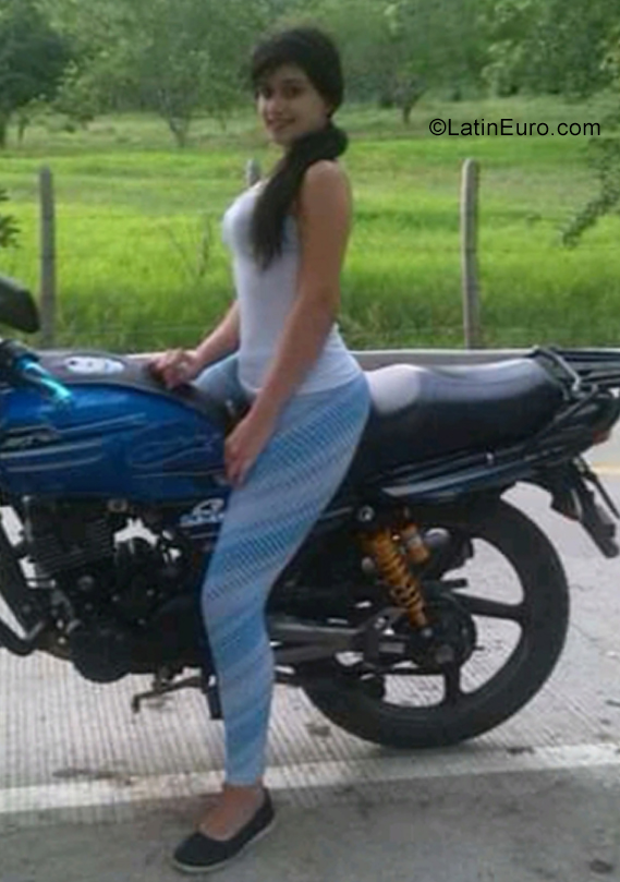 Date this athletic Colombia girl Geraldin from Medellin CO31079