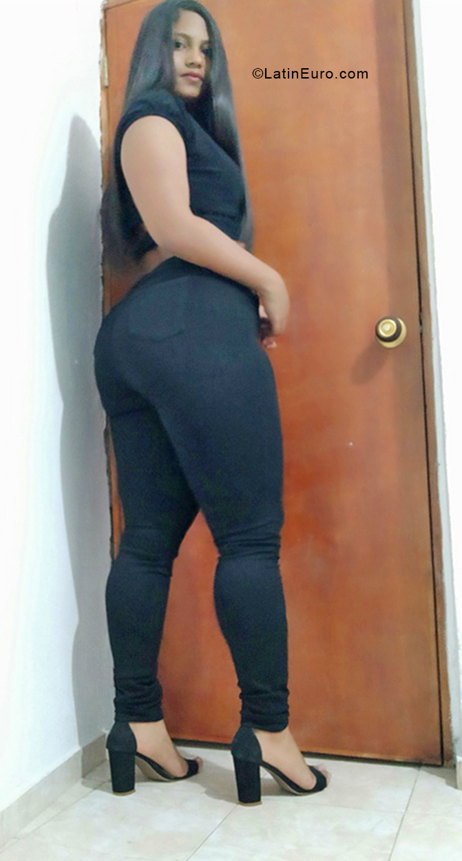 Date this tall Colombia girl Bayaneth from Bogotá CO31125