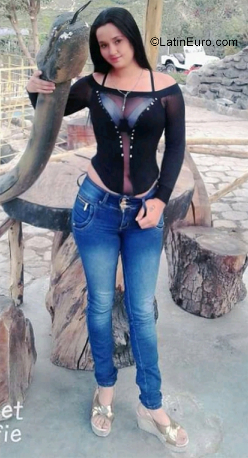 Date this happy Colombia girl Catalina from Manizales CO31171