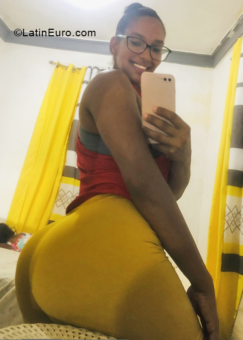 Date this exotic Dominican Republic girl Yinely from Santiago DO40645
