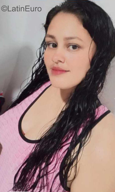 Date this attractive Venezuela girl Lucia from Maracaibo VE4175
