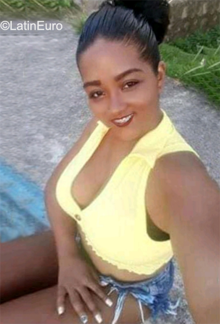 Date this cute Brazil girl Priscila from Salvador BR11767