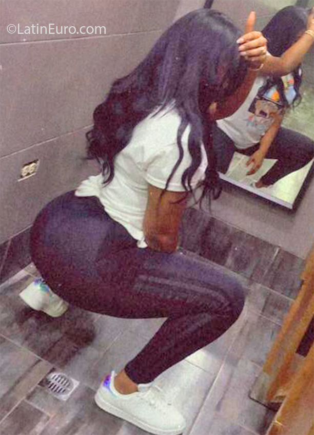 Date this athletic Dominican Republic girl Nicky from Santo Domingo DO40757