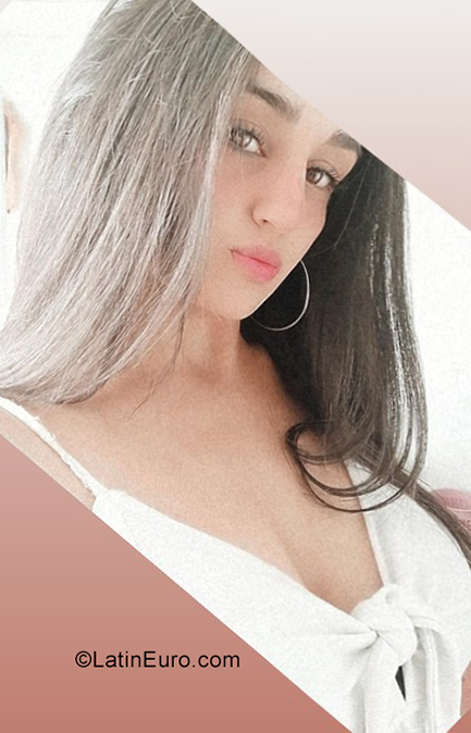 Date this good-looking Colombia girl Camila Andrea B from Bogota CO31668