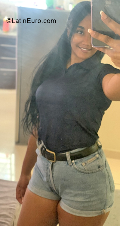 Date this lovely Dominican Republic girl Ysnsy from Santo Domingo DO40793