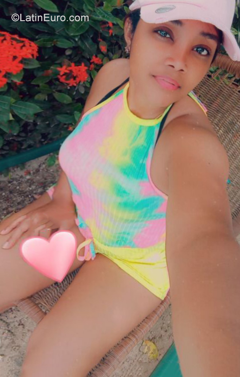 Date this young Dominican Republic girl Dianna from Santo Domingo DO40797