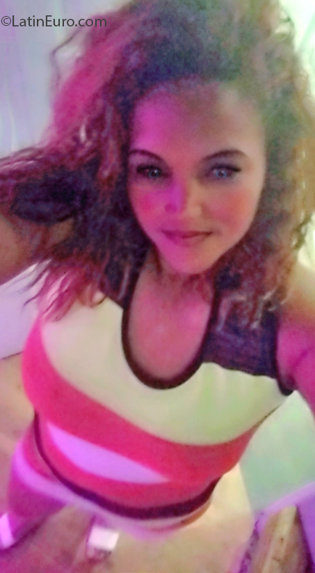 Date this stunning Dominican Republic girl Glenny from Santiago DO40905
