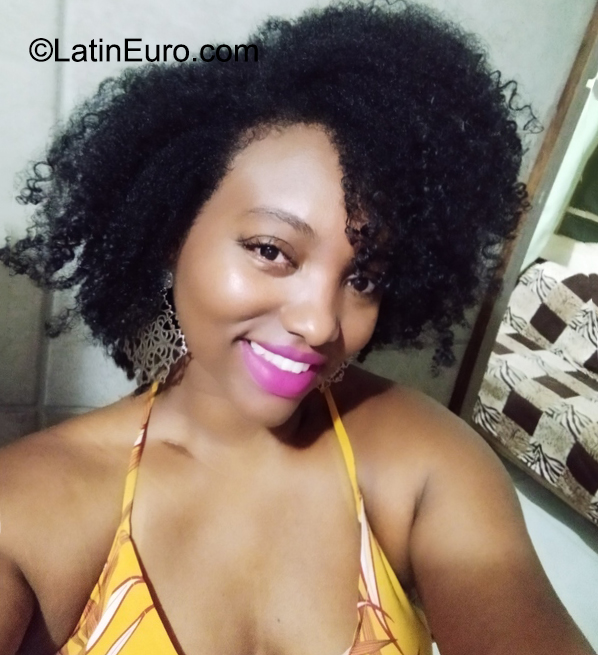 Date this beautiful Brazil girl Sumaia from Uberaba BR11996