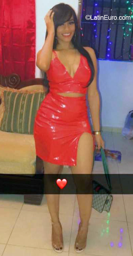 Date this voluptuous Dominican Republic girl Yeslin from Santo Domingo DO40931