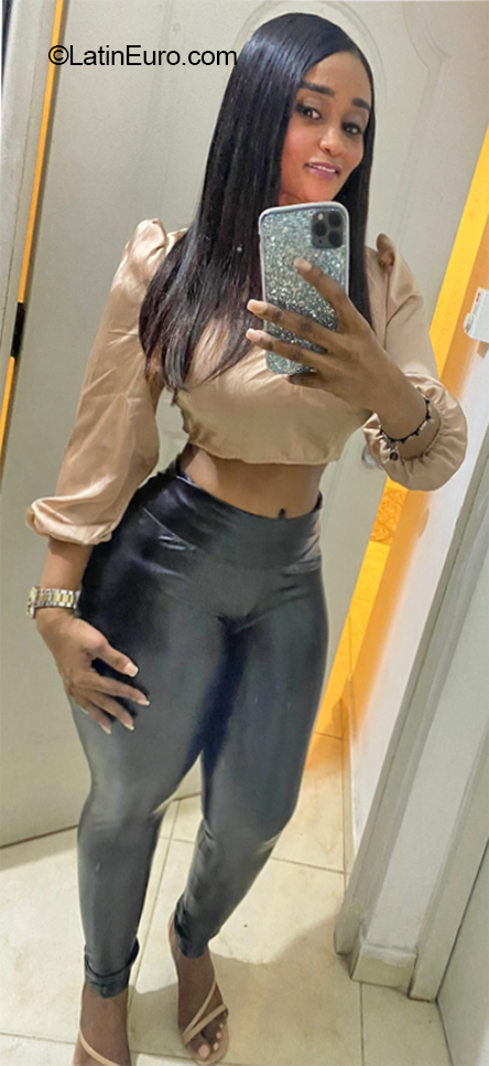 Date this stunning Dominican Republic girl Yahaira from Santo Domingo DO40939