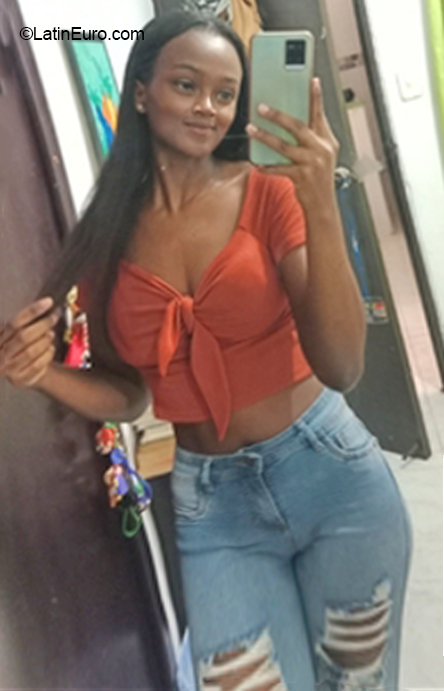 Date this sultry Colombia girl Catalina from Cali CO31924