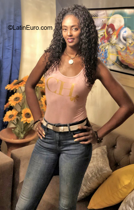 Date this stunning Dominican Republic girl Elizabeth from Santo Domingo DO40950