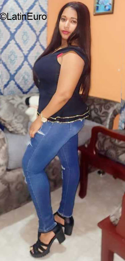 Date this foxy Dominican Republic girl Maria from San Cristobal DO40997