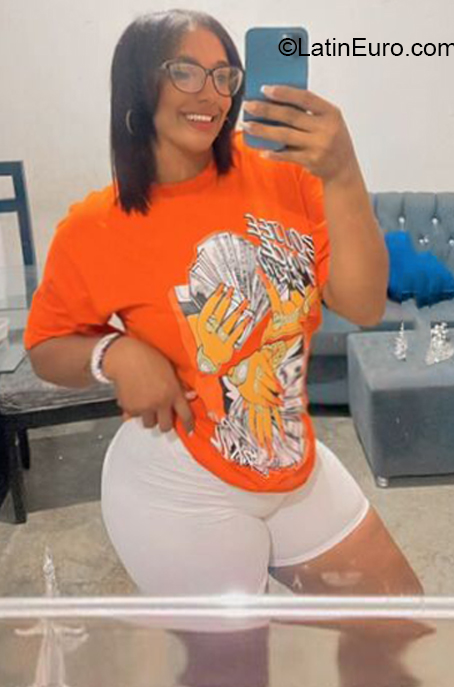 Date this stunning Dominican Republic girl Nicaury from Santiago De Los Caballeros DO41051