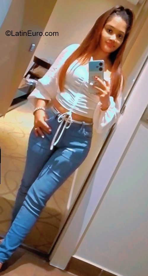 Date this attractive Dominican Republic girl Anaia - Miguelina from Santo Domingo DO41052