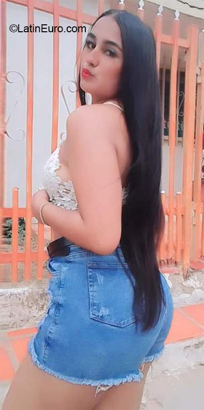 Date this lovely Colombia girl Yenicza from Medellin CO32068