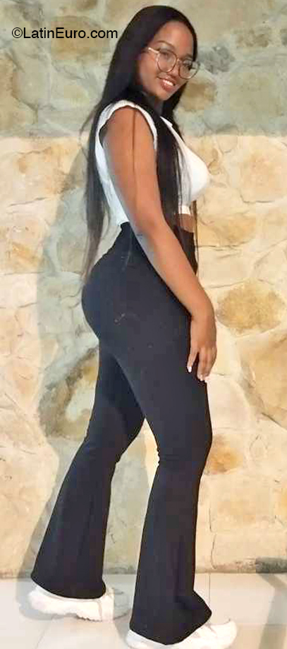 Date this attractive Colombia girl Jasury from Cali CO32148