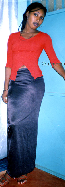 Date this sensual Cameroon girl Gnathan from  N3693