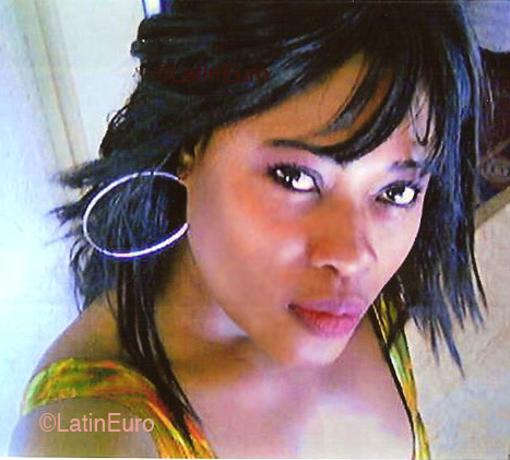 Date this hard body France girl Diana from  N482