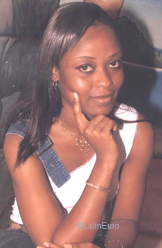 Date this attractive Ivory Coast girl Dally from  A9881