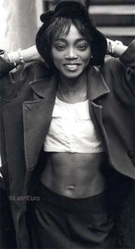 Date this good-looking Any Country girl Sandra from  A9916