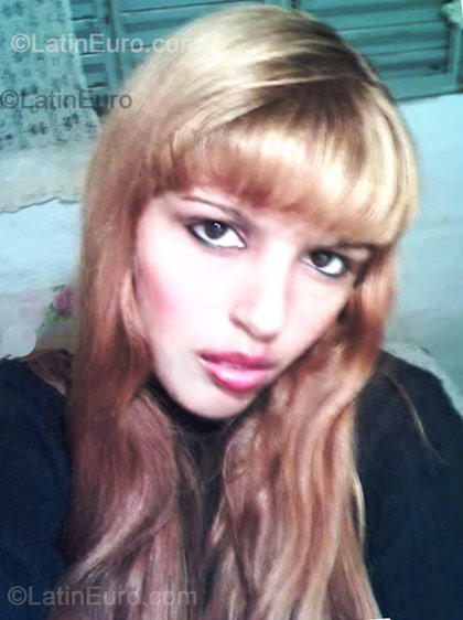 Date this hot Brazil girl Flavia from Garca B-121