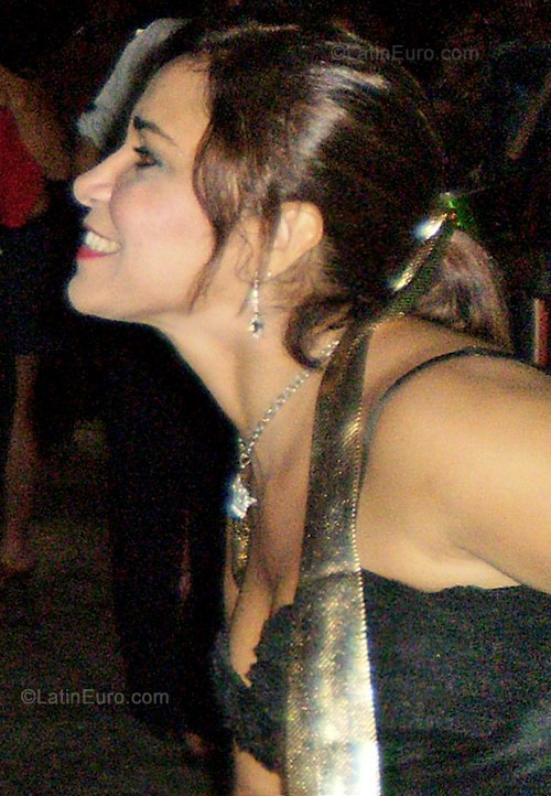 Date this nice looking Brazil girl Lourdes from Fortaleza BR3984